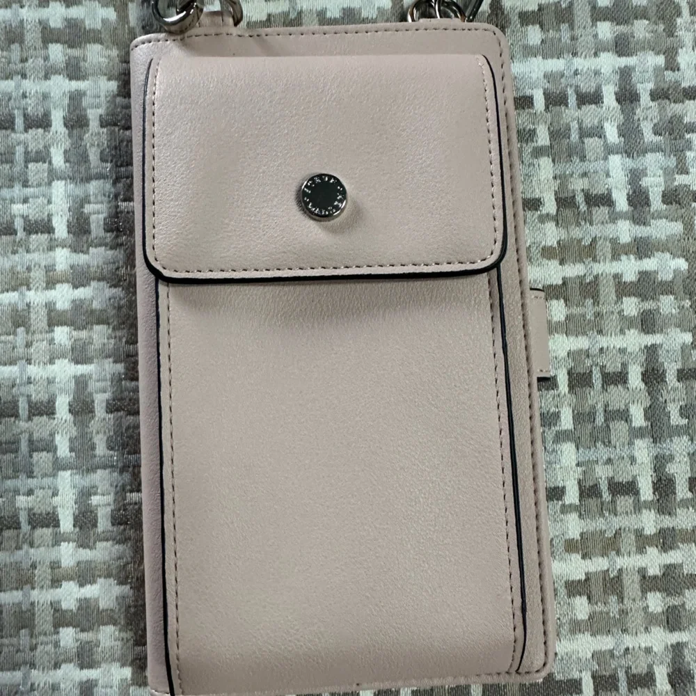 Steve Madden Cream Knit Beanie and Pink Crossbody Bag - Picture 4 of 9